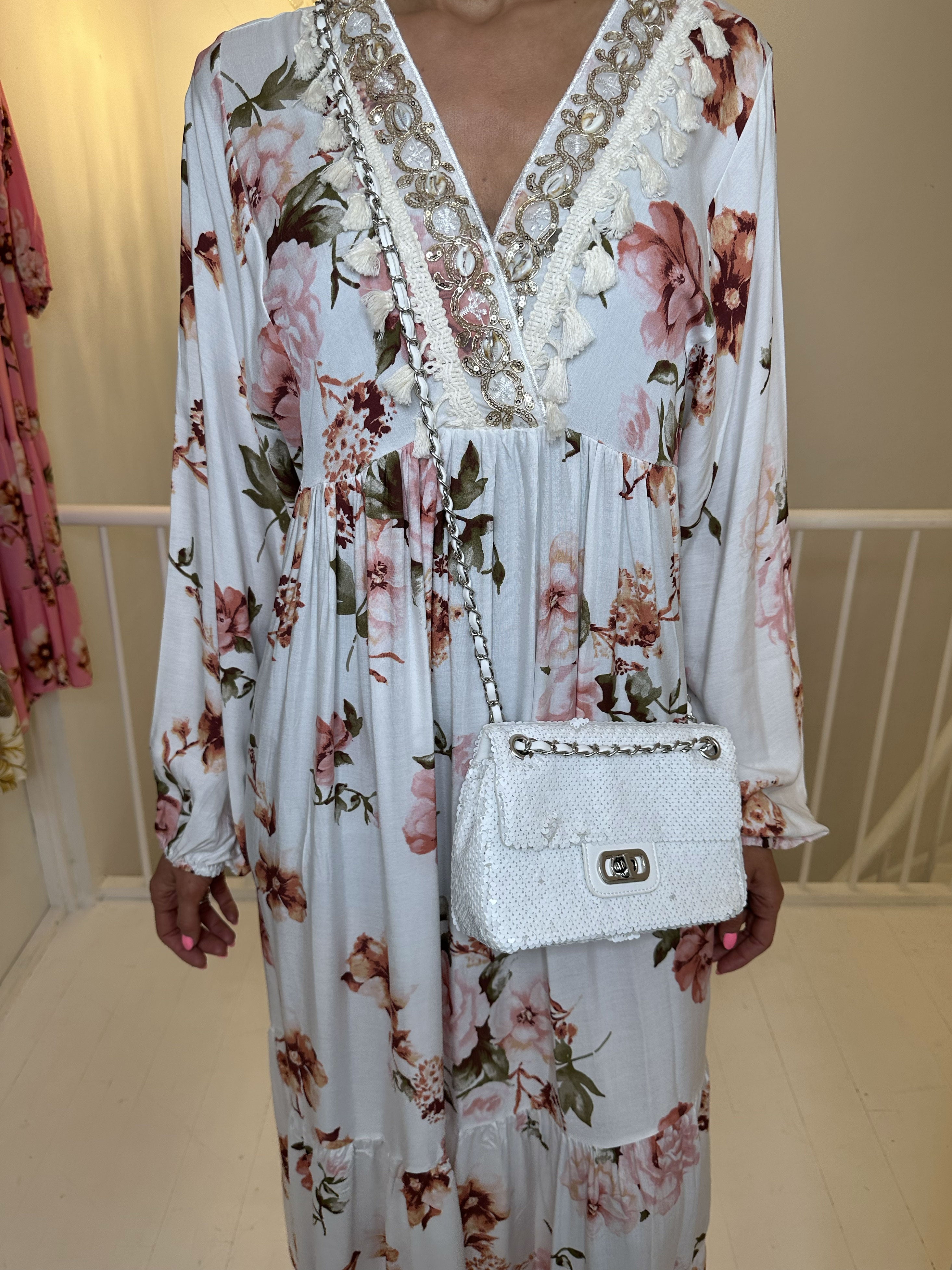 Adelaida Flower - Tunikakjole med musling og frynse detaljer